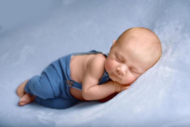 Newborn with a toy photo shoot in Cologne