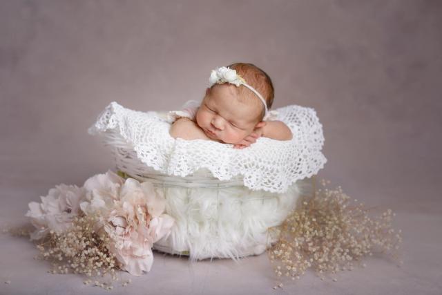 Newborn baby girl photo shoot in Cologne